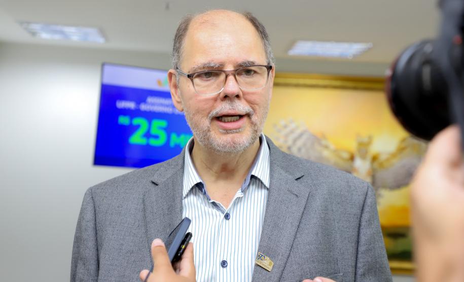 O governador Carlos Massa Ratinho Junior assinou nesta segunda-feira (02) o convênio entre o Governo do Estado e a Universidade Federal do Paraná (UFPR) para construção da sede própria da instituição em Jandaia do Sul, no Vale do Ivaí.