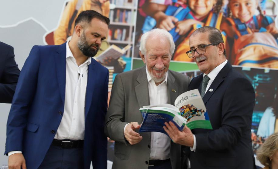 Conselho Estadual de Educação homenageia melhores instituições de ensino do Paraná