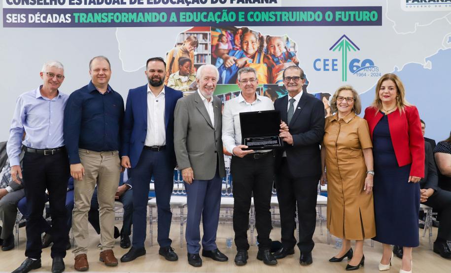 Conselho Estadual de Educação homenageia melhores instituições de ensino do Paraná