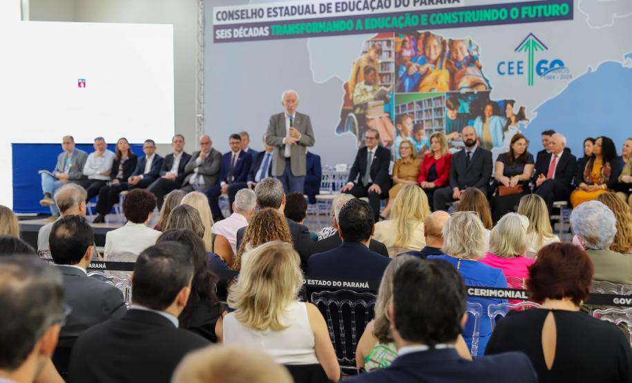 Conselho Estadual de Educação homenageia melhores instituições de ensino do Paraná