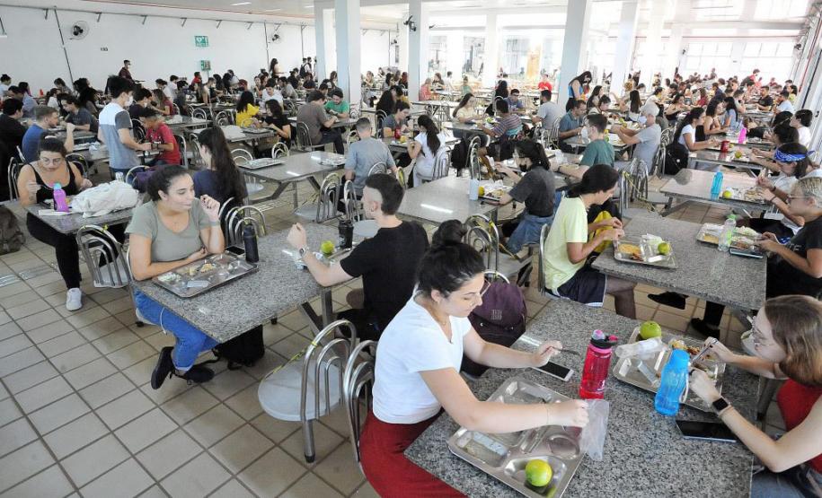 Governo envia projeto de lei para subsidiar alimentação de universitários do Estado