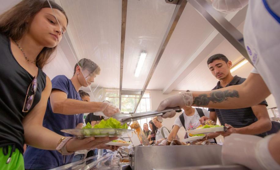Governo envia projeto de lei para subsidiar alimentação de universitários do Estado