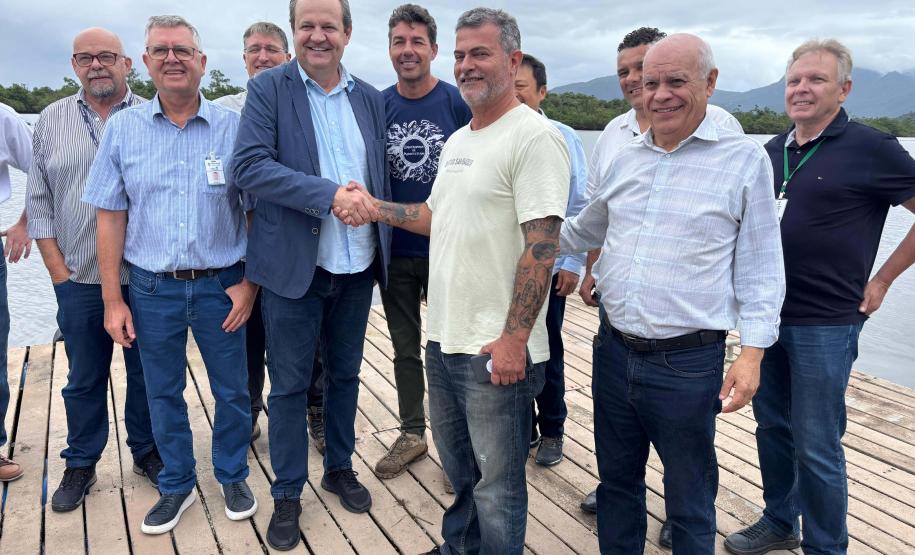 Governo do Paraná e UFPR firmam parceria para fomentar a produção de ostras no Litoral