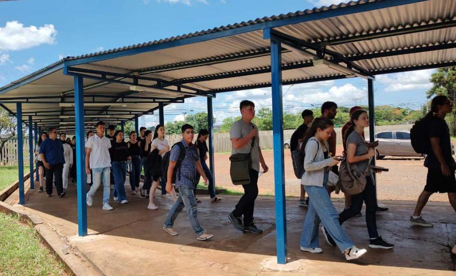 Unioeste aplica provas do Vestibular 2025; resultado será divulgado em janeiro