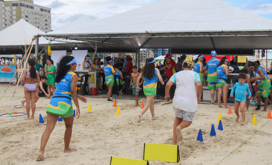 Verão Maior Paraná: universidades estaduais levam ações de ciência, lazer e saúde ao Litoral