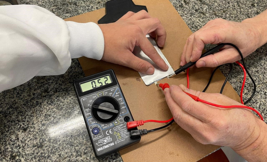 Com apoio do Estado, startup desenvolve bateria duradoura para carros elétricos