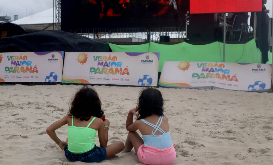 Cinema na Praia garante diversão e educação ambiental a crianças no Verão Maior Paraná