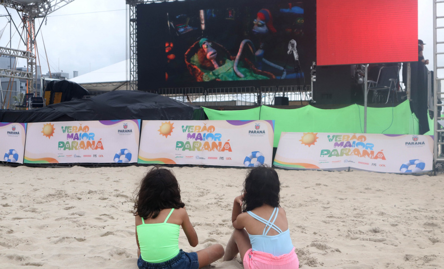 Cinema na Praia garante diversão e educação ambiental a crianças no Verão Maior Paraná