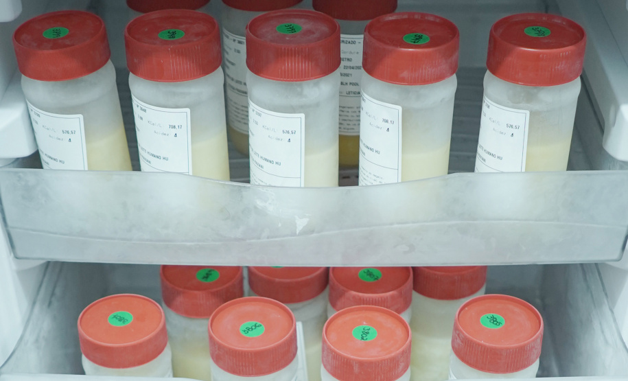 Alta de 77%: bancos de leite dos HUs atenderam milhares de mães e bebês em 2024