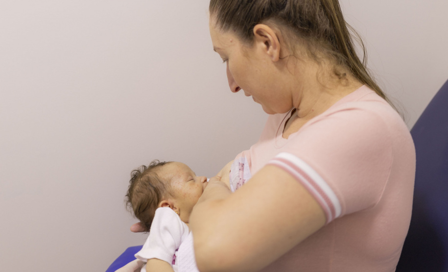 Alta de 77%: bancos de leite dos HUs atenderam milhares de mães e bebês em 2024