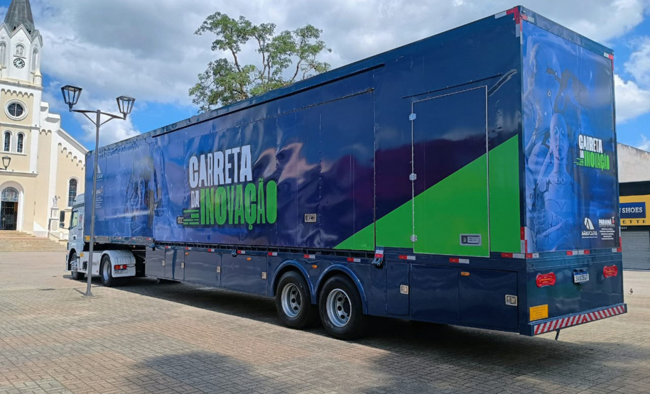 Carreta da Inovação leva atividades a moradores de Cascavel e São José dos Pinhais
