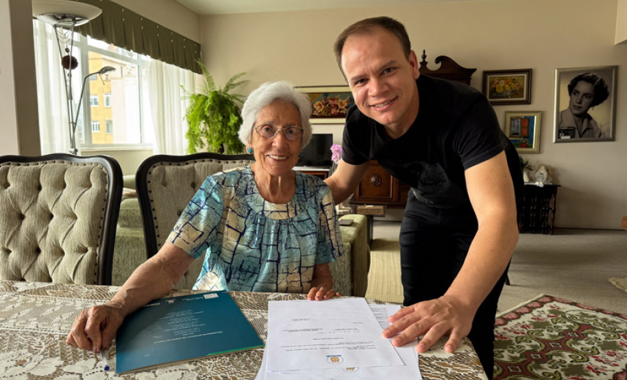 UENP recebe acervo raro de cartas e livros sobre a região Norte do Paraná