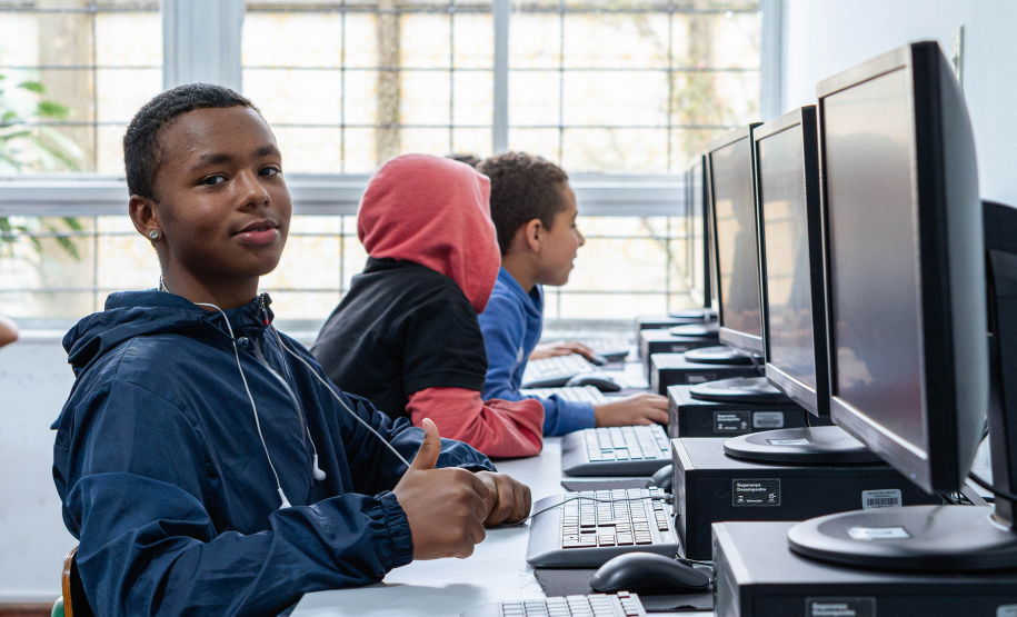 32,2% da receita e R$ 17 bilhões Paraná é o estado que mais investiu em educação em 2024