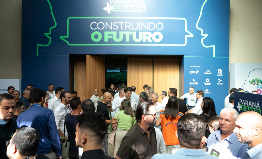 Governador destaca parceria com municípios na abertura do Paraná Mais Cidades