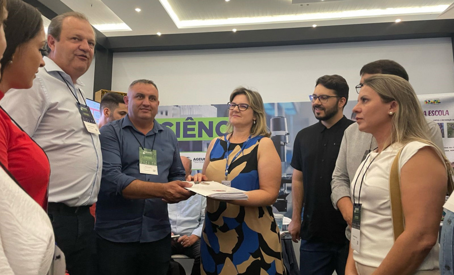 Estado entrega projeto da sede do Legislativo de São Pedro do Iguaçu