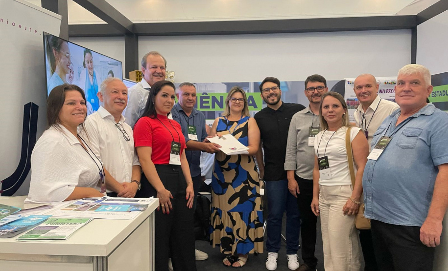 Estado entrega projeto da sede do Legislativo de São Pedro do Iguaçu