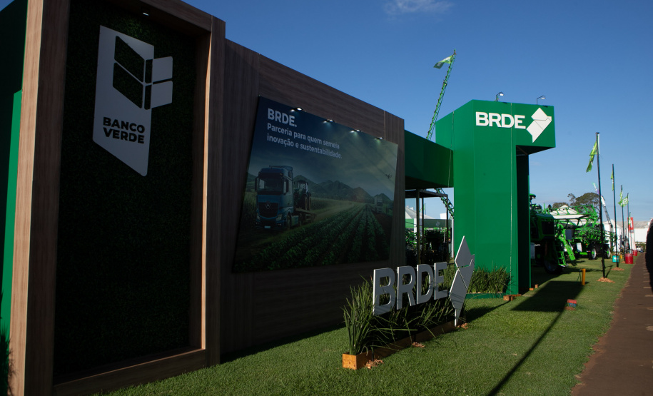 Governador assina protocolos para uso de biogás e biometano no transporte rodoviário