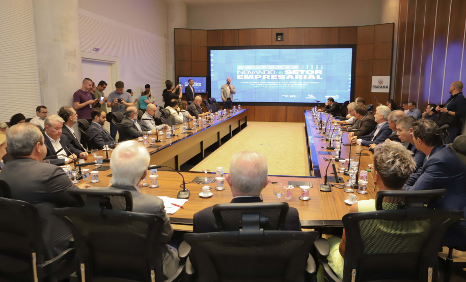 Estado concederá 100 bolsas de R$ 5 mil para doutores inovarem em empresas paranaenses