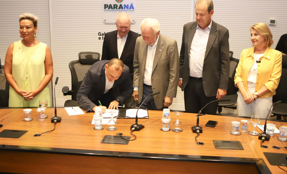 Estado concederá 100 bolsas de R$ 5 mil para doutores inovarem em empresas paranaenses