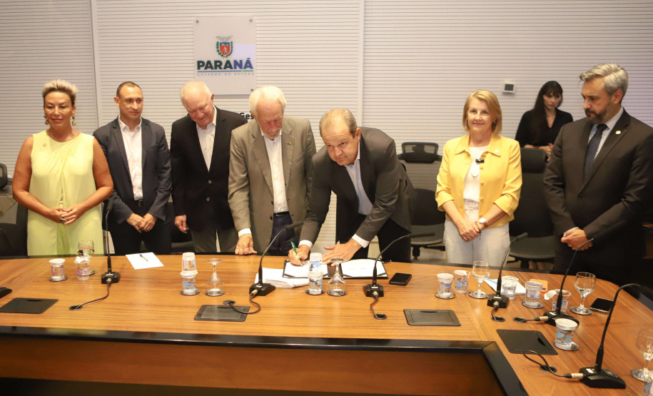 Estado concederá 100 bolsas de R$ 5 mil para doutores inovarem em empresas paranaenses