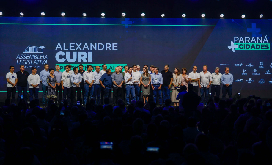 Governador destaca parceria com municípios na abertura do Paraná Mais Cidades