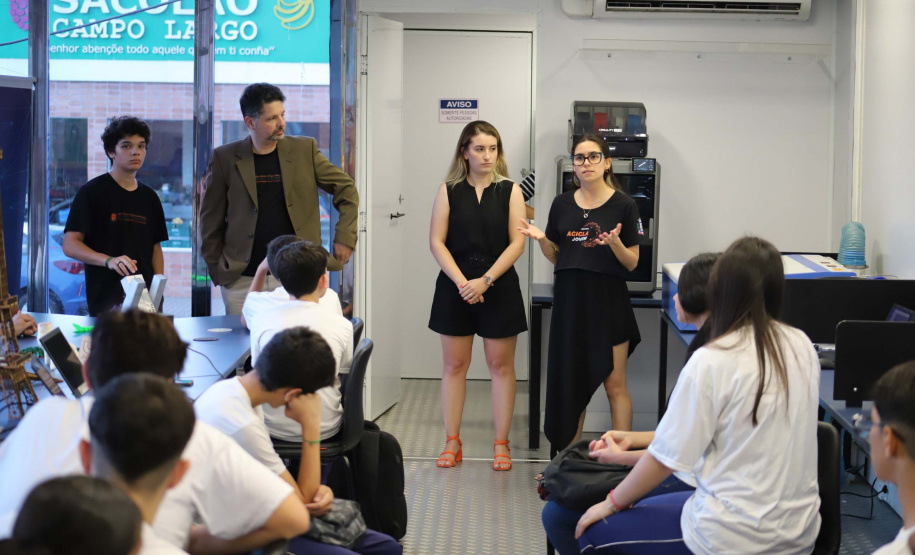 Carreta da Inovação leva ações e serviços gratuitos a Rio Negro e Umuarama