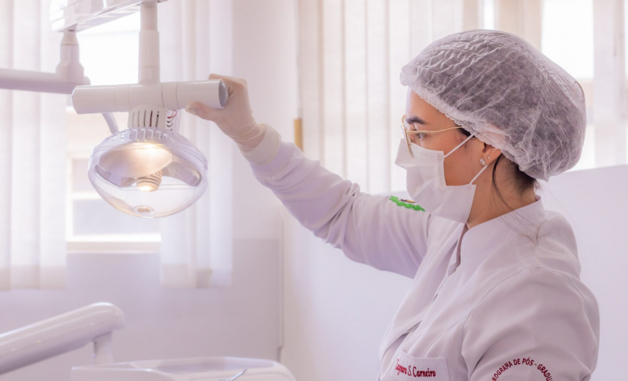 Paraná no mundo: UEPG forma 1ª doutora em Odontologia em cotutela com a Espanha