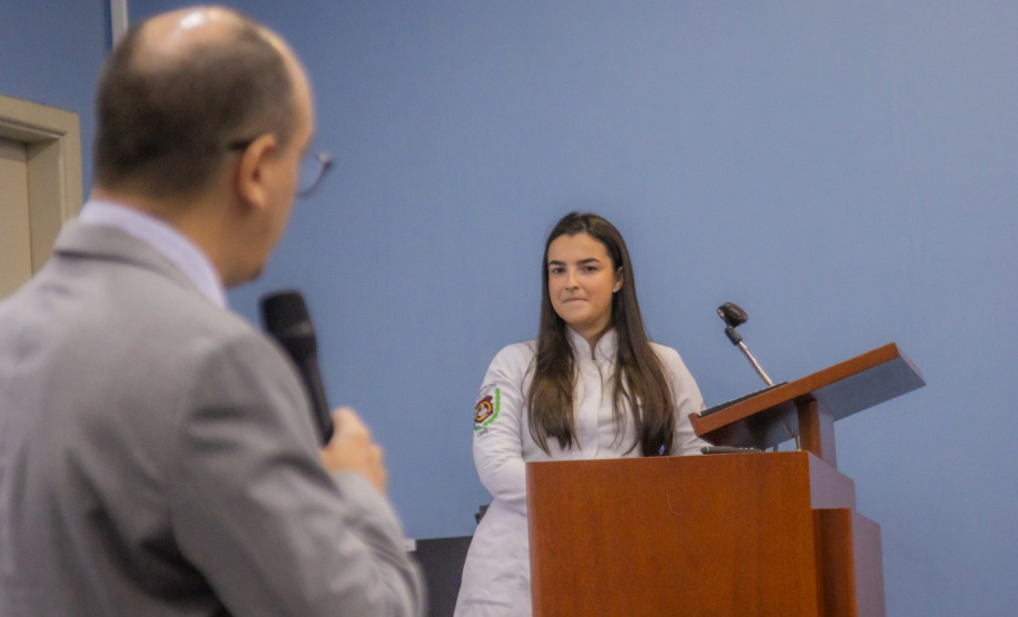 Paraná no mundo: UEPG forma 1ª doutora em Odontologia em cotutela com a Espanha