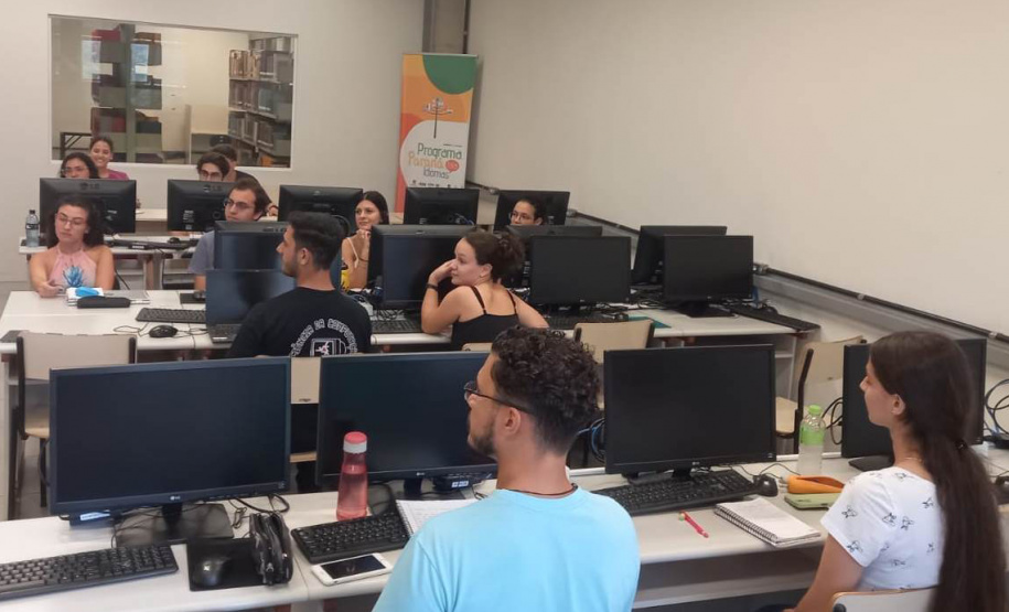 Paraná Fala Idiomas oferta mais de 4 mil vagas no primeiro semestre de 2025