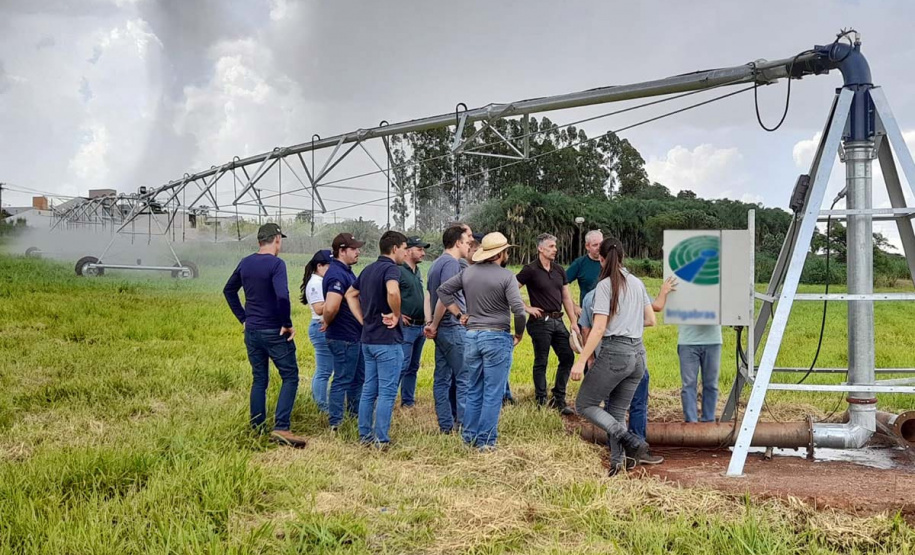 Com apoio do Estado, UEM usa pivô central para capacitar alunos e técnicos em irrigação