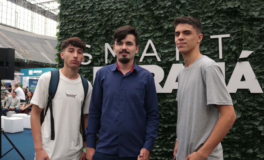 TI na prática: alunos do Talento Tech fazem visita imersiva na Smart City Expo Curitiba