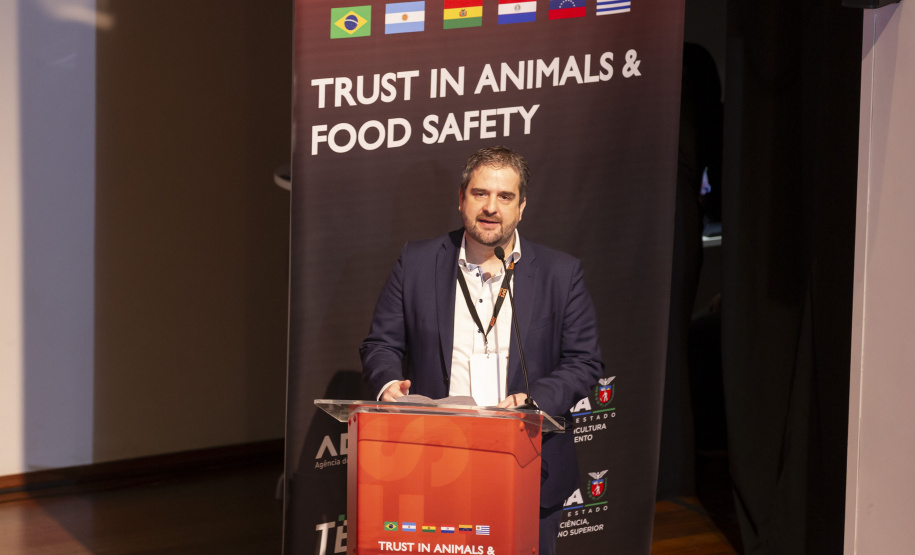 Paraná terá banco de antígenos e vacinas contra febre aftosa para atender todo o País