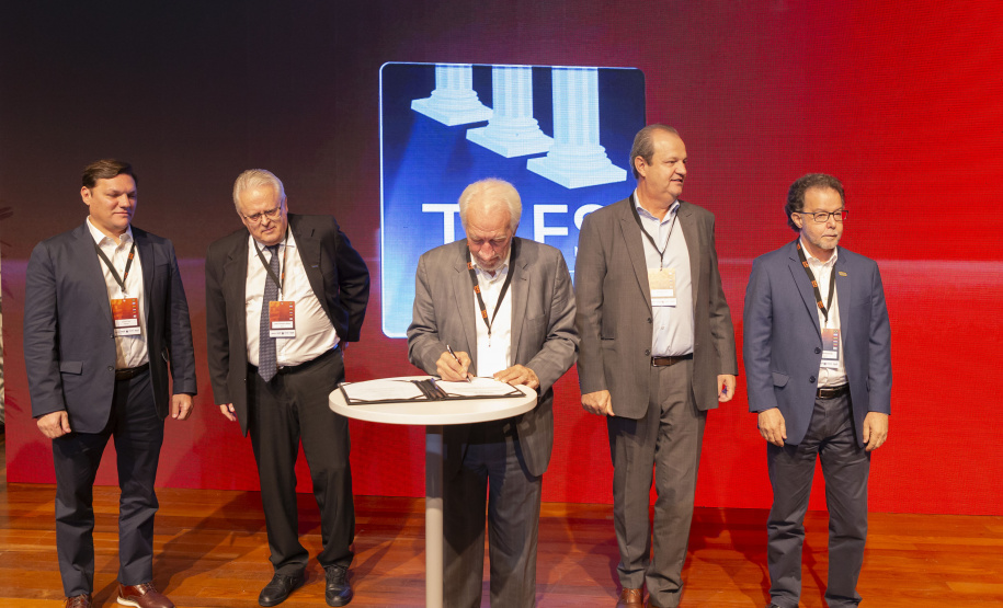 Paraná terá banco de antígenos e vacinas contra febre aftosa para atender todo o País