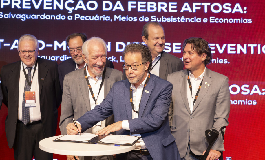 Paraná terá banco de antígenos e vacinas contra febre aftosa para atender todo o País