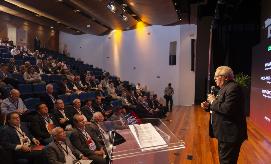 Paraná terá banco de antígenos e vacinas contra febre aftosa para atender todo o País