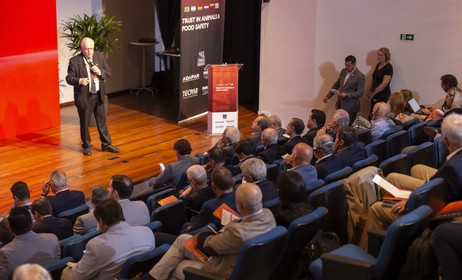 Paraná terá banco de antígenos e vacinas contra febre aftosa para atender todo o País