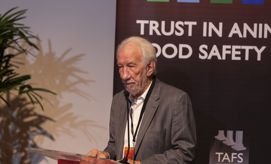 Paraná terá banco de antígenos e vacinas contra febre aftosa para atender todo o País