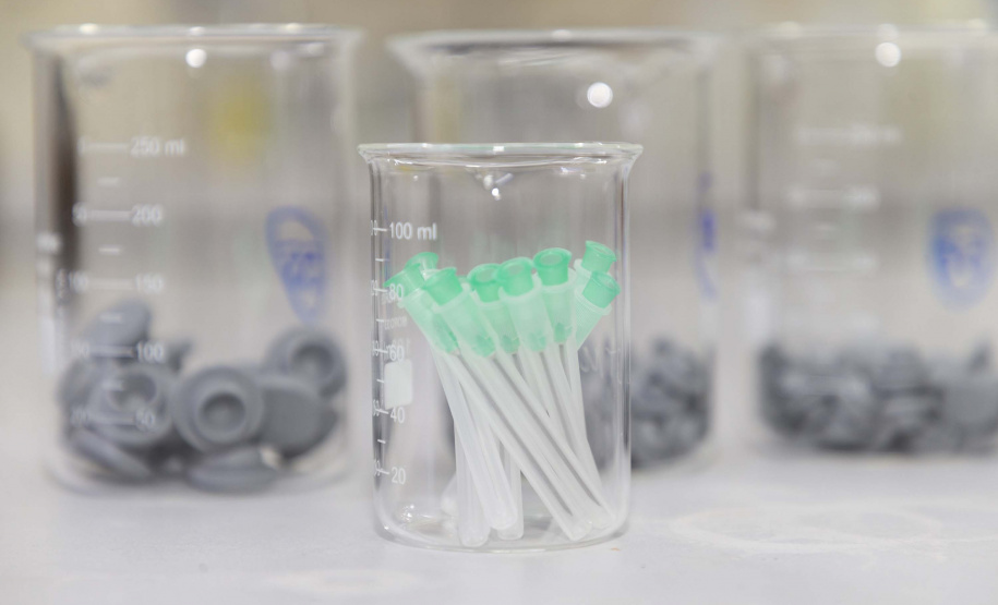 De maquiagem a seringas: 5 serviços que o Tecpar executa e você nem imagina