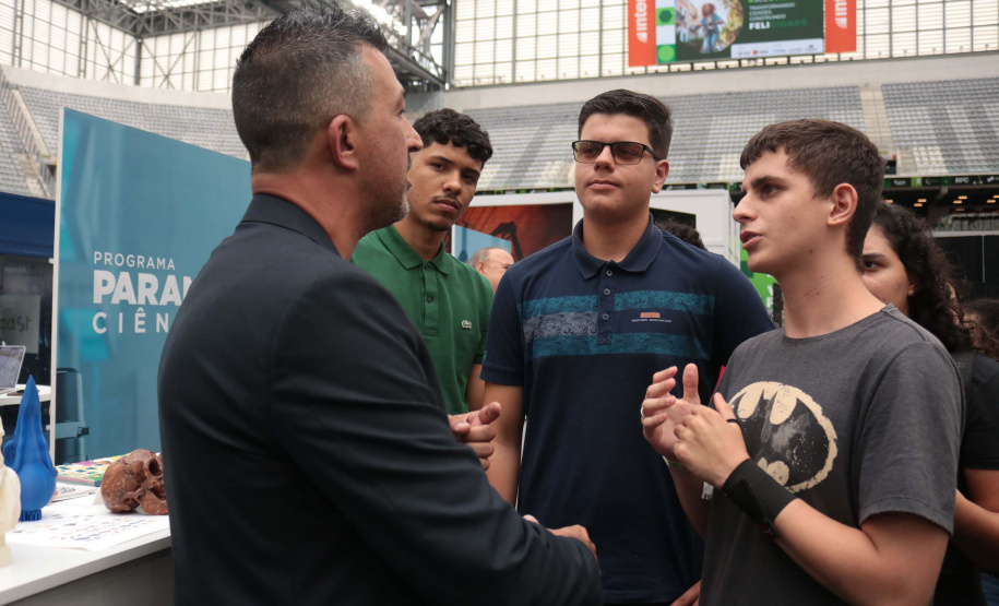 TI na prática: alunos do Talento Tech fazem visita imersiva na Smart City Expo Curitiba