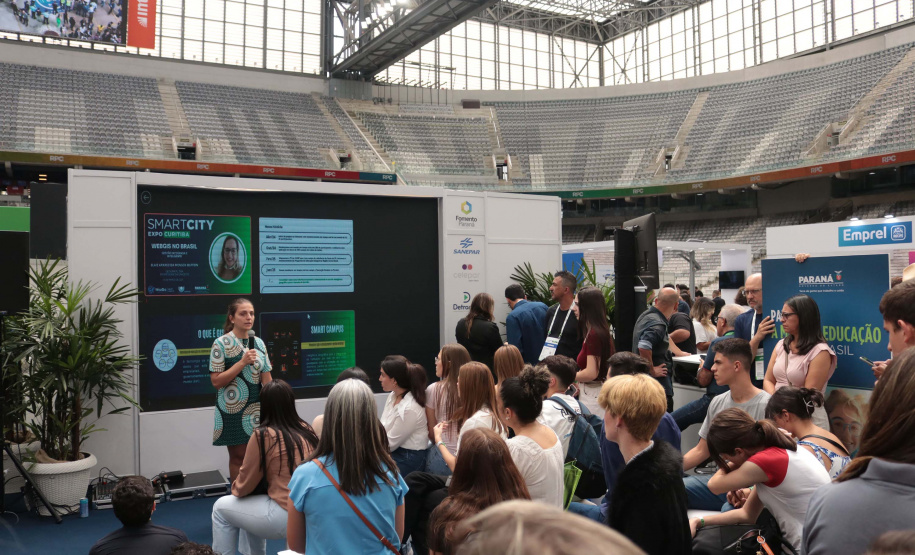 TI na prática: alunos do Talento Tech fazem visita imersiva na Smart City Expo Curitiba
