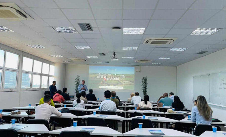 Universidades estaduais do Paraná recebem comitiva do Japão em busca de inovações