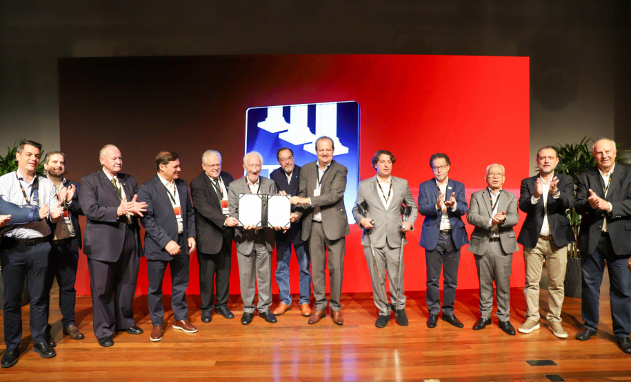 Paraná terá banco de antígenos e vacinas contra febre aftosa para atender todo o País