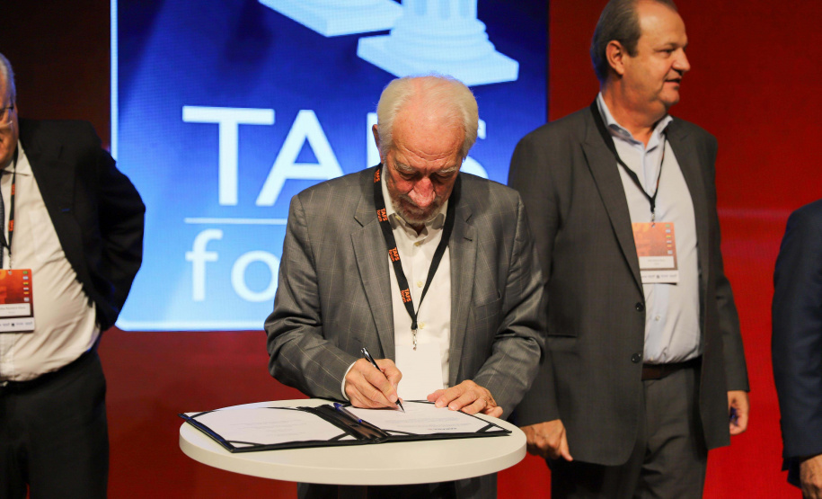 Paraná terá banco de antígenos e vacinas contra febre aftosa para atender todo o País