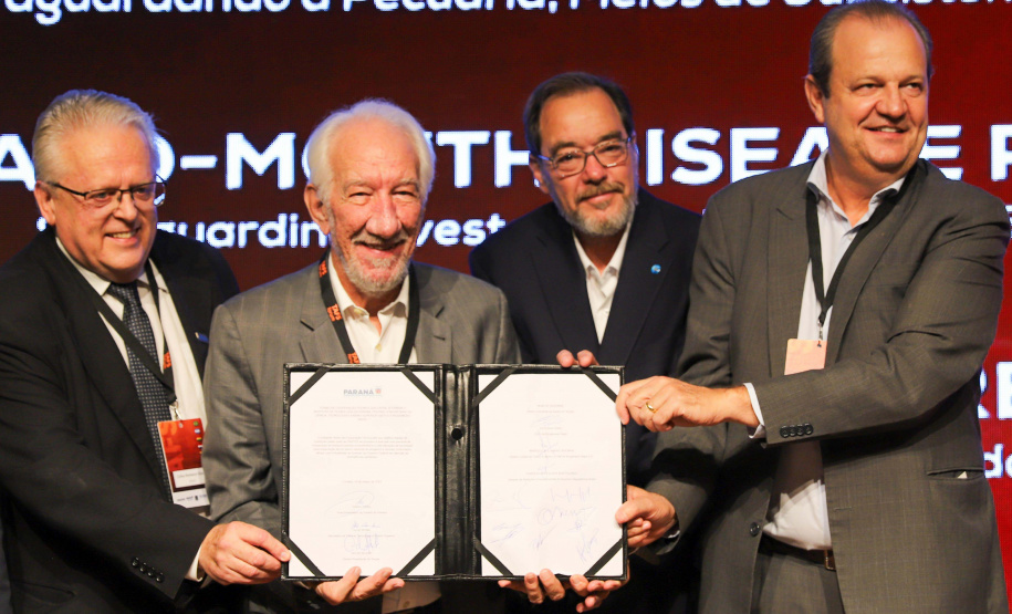 Paraná terá banco de antígenos e vacinas contra febre aftosa para atender todo o País