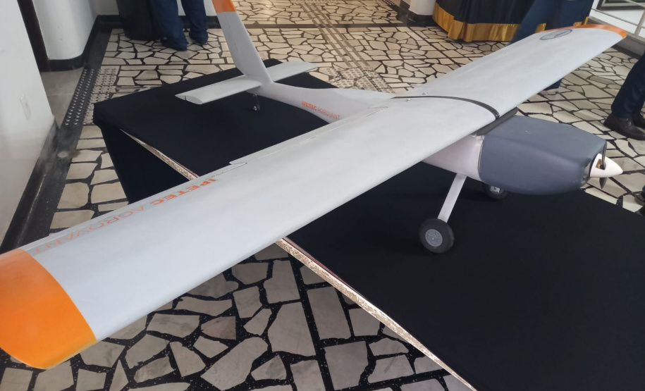 Pesquisa do Paraná desenvolve avião agrícola de pulverização não tripulado