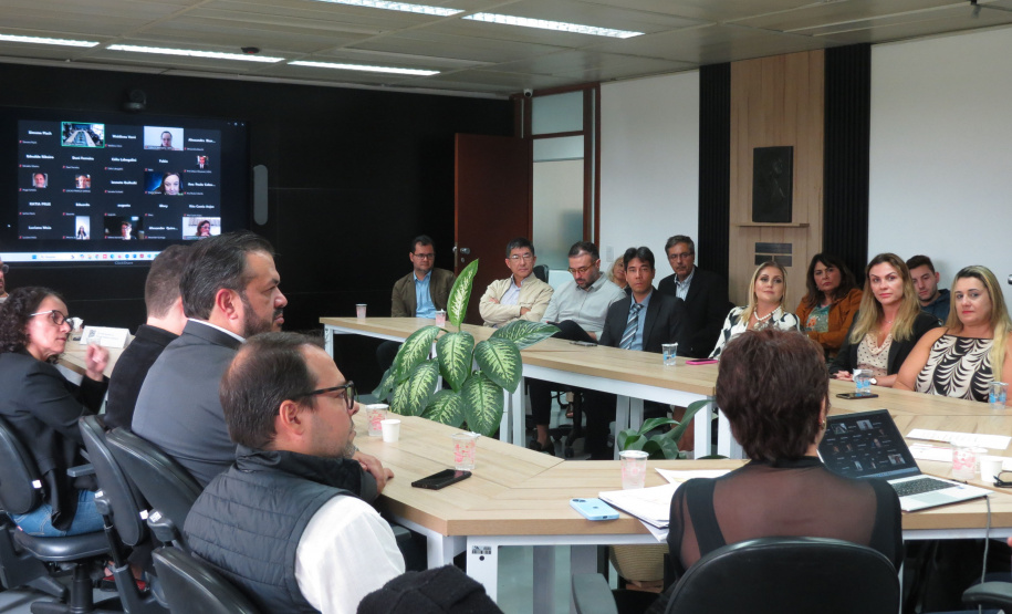 Membros de oito comitês da Fundação Araucária que julgam projetos tomam posse