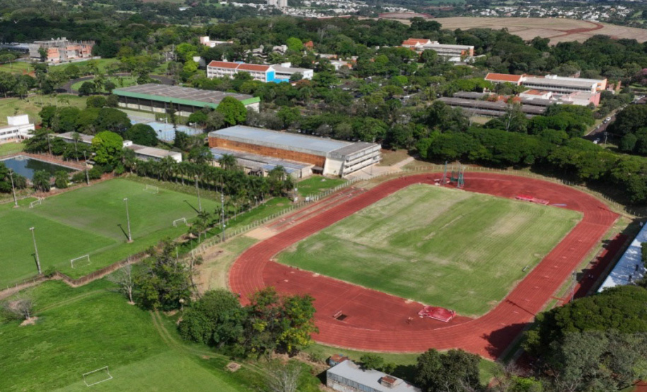 Classe II: nova pista de atletismo da UEL tem arquibancada, torre de controle e iluminação