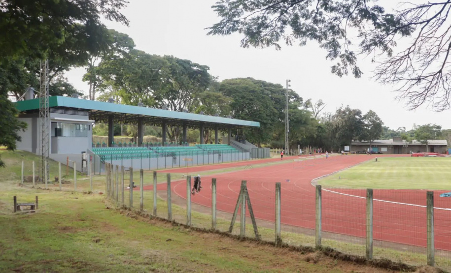 Classe II: nova pista de atletismo da UEL tem arquibancada, torre de controle e iluminação