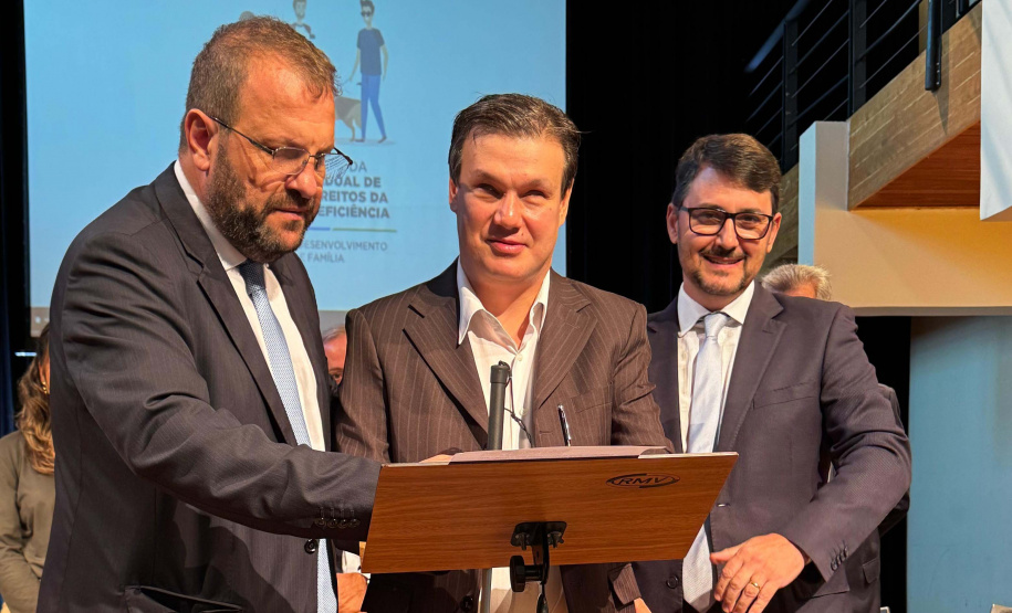 Professor cego assume Conselho Estadual dos Direitos da Pessoa com Deficiência