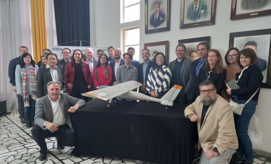 Pesquisa do Paraná desenvolve avião agrícola de pulverização não tripulado